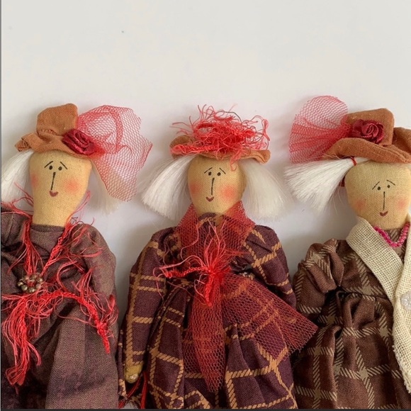 AUGUST MOON’S “Sophie”, by LANG, Red Hats Collection Fabric Pin Doll - Picture 7 of 8